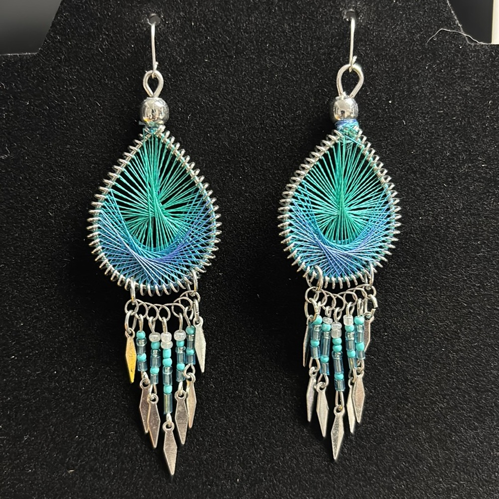 NWOT Beautiful Dangle Earrings